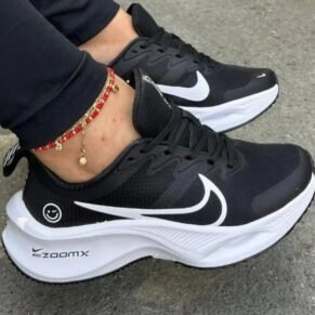 Push your limits in style with the Nike ZoomX Black Sneaker featuring a bold white swoosh and cutting-edge performance.