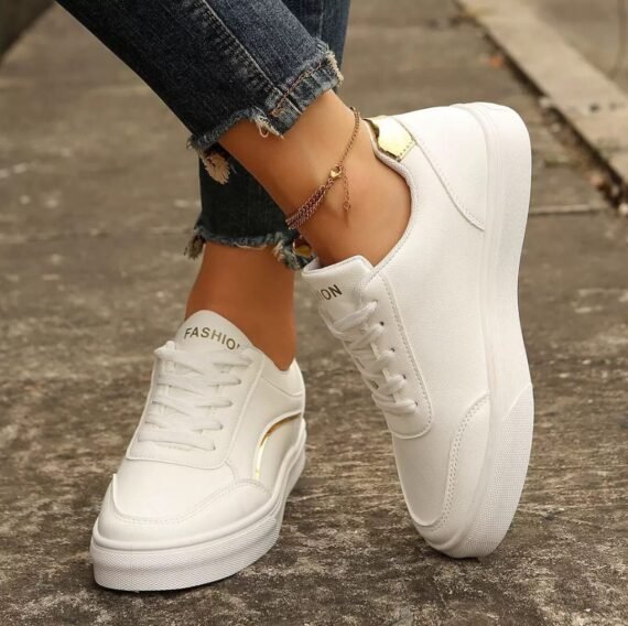 Classic low tops sneakers