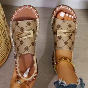 Elegant and refined, Luxe Sandals blend high-end design with day-to-night comfort — perfect for elevating your warm-weather wardrobe.