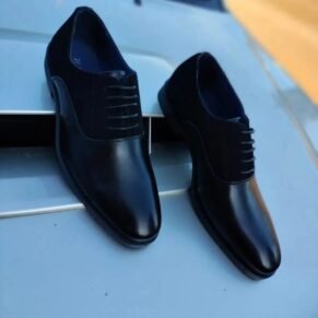 Elevate your formal wardrobe with classic brown men's leather dress shoes. Crafted from premium leather, these shoes offer timeless style, durability, and all-day comfort for business, weddings, or special occasions.
