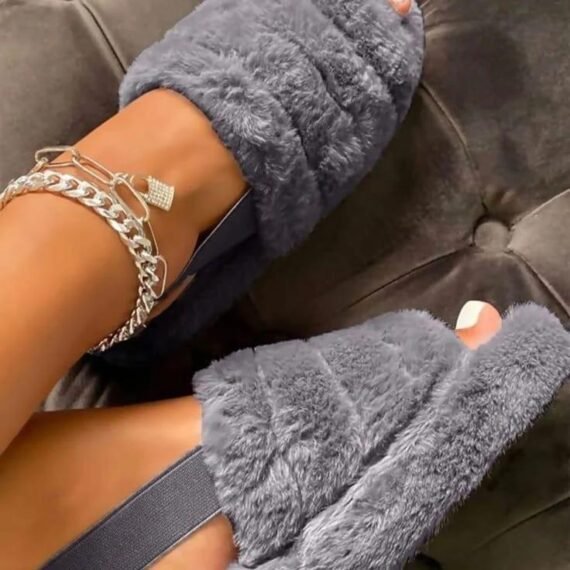Ultra-soft fluffy sandals with plush lining for cloud-like comfort at home or outdoors.