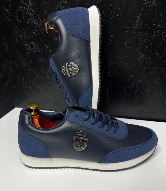 Elevate your everyday look with Crestshoes' men's sneakers, crafted from premium materials for timeless style and comfort.