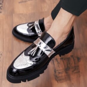 Elegant and stylish men's dress shoes, perfect for business or formal occasions, featuring a classic tassel design and shiny leather finish.