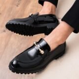 Elevate your style with men's casual wetlook loafers—featuring a high-gloss finish and comfortable slip-on design for both formal and casual settings.